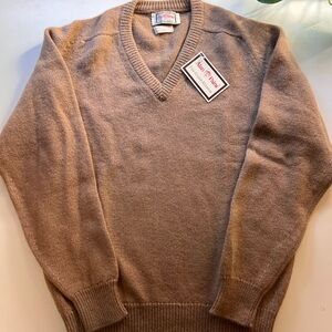 100% Lambswool Alan Paine NWT Made in England khaki sweater, size 42